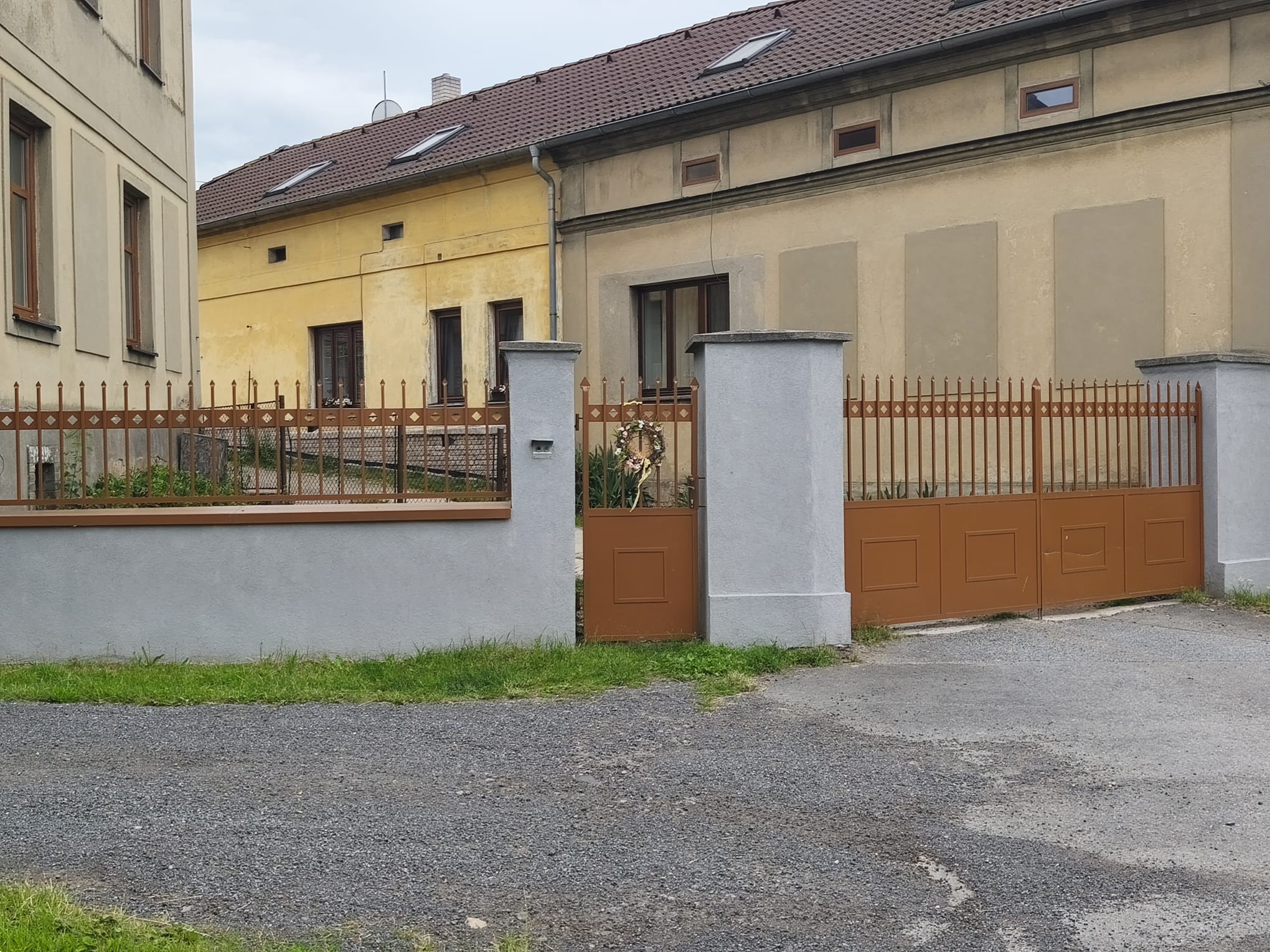 Vrata, branka a plot 